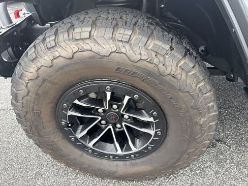 Used 2024 Jeep Wrangler Unlimited Rubicon AWD/4WD image 14