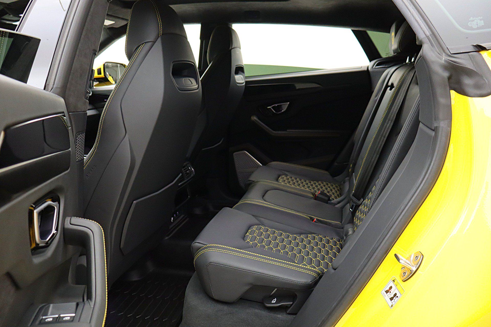 Used 2022 Lamborghini Urus AWD/4WD image 45