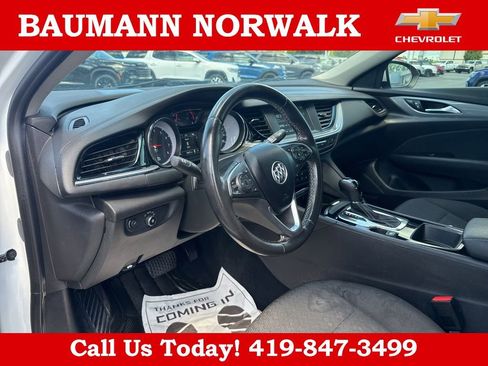 Used 2018 Buick Regal Preferred FWD image 9