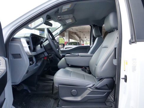 Used 2025 Ford F250 XL RWD image 21