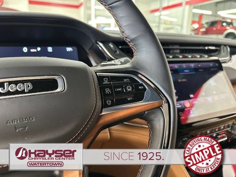 Used 2025 Jeep Grand Cherokee Summit AWD/4WD image 21