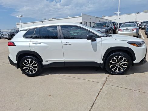 Used 2024 Toyota Corolla Cross AWD Hybrid image 7
