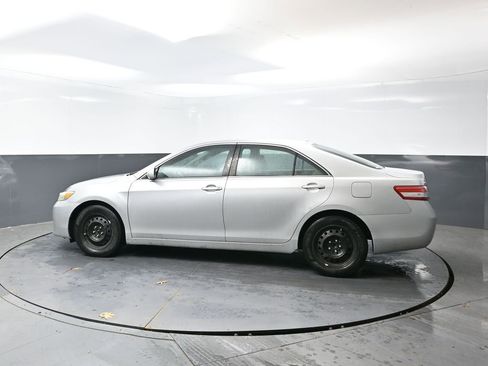 Used 2011 Toyota Camry image 8