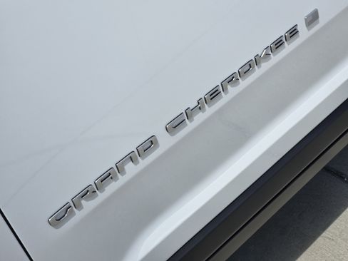 New 2026 Jeep Grand Cherokee Laredo AWD/4WD image 8