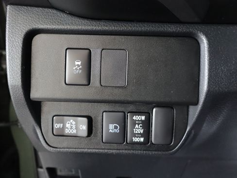 Used 2021 Toyota Tacoma TRD Sport w/ Technology Package AWD/4WD image 18