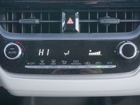 Used 2022 Toyota Corolla LE image 10