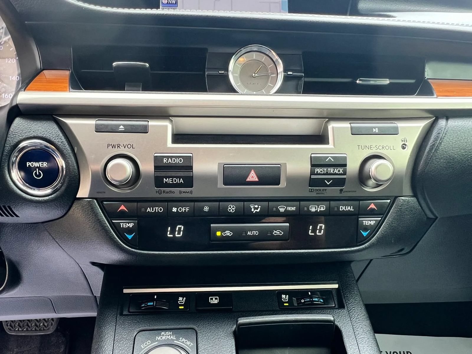 Used 2013 Lexus ES 300h w/ Luxury Pkg FWD image 16