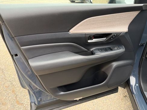 Used 2024 Toyota Grand Highlander AWD image 13