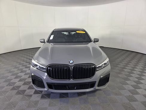 Used 2022 BMW 740i w/ M Sport Package RWD image 3