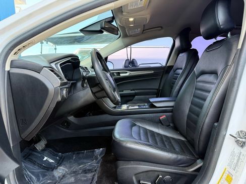 Used 2018 Ford Fusion SE w/ Equipment Group 602A FWD image 15
