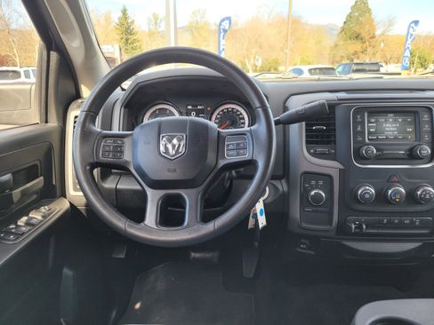 Used 2018 RAM 2500 Tradesman w/ Chrome Appearance Group image 15