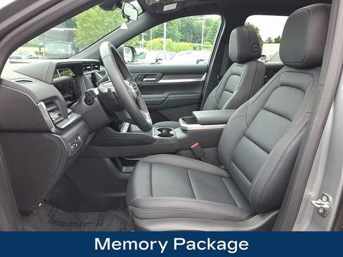 Used 2025 GMC Terrain Elevation w/ Elevation Premium Package AWD/4WD image 2