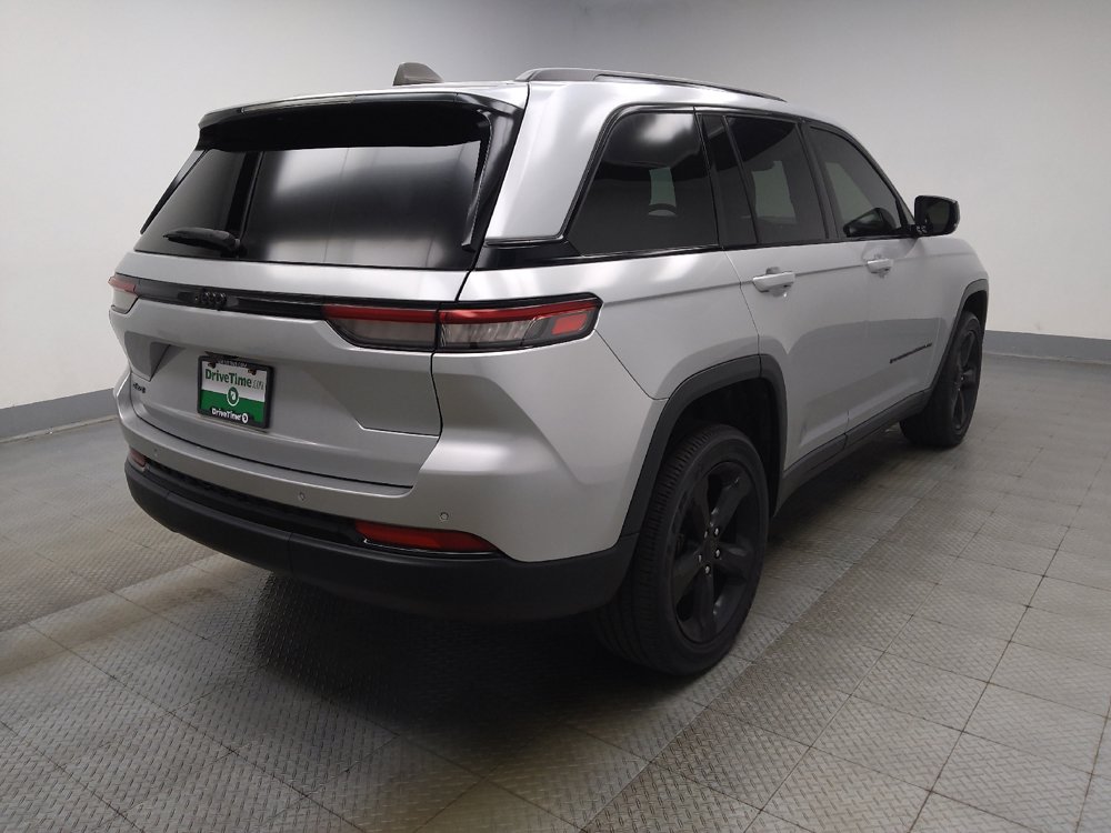 Used 2023 Jeep Grand Cherokee Altitude AWD/4WD image 9