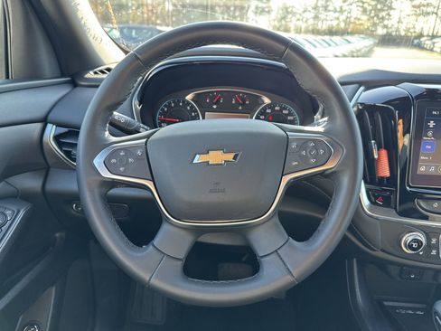Used 2023 Chevrolet Traverse LT image 32