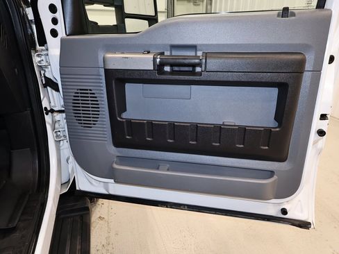 Used 2016 Ford F550 4x4 Regular Cab Super Duty image 15