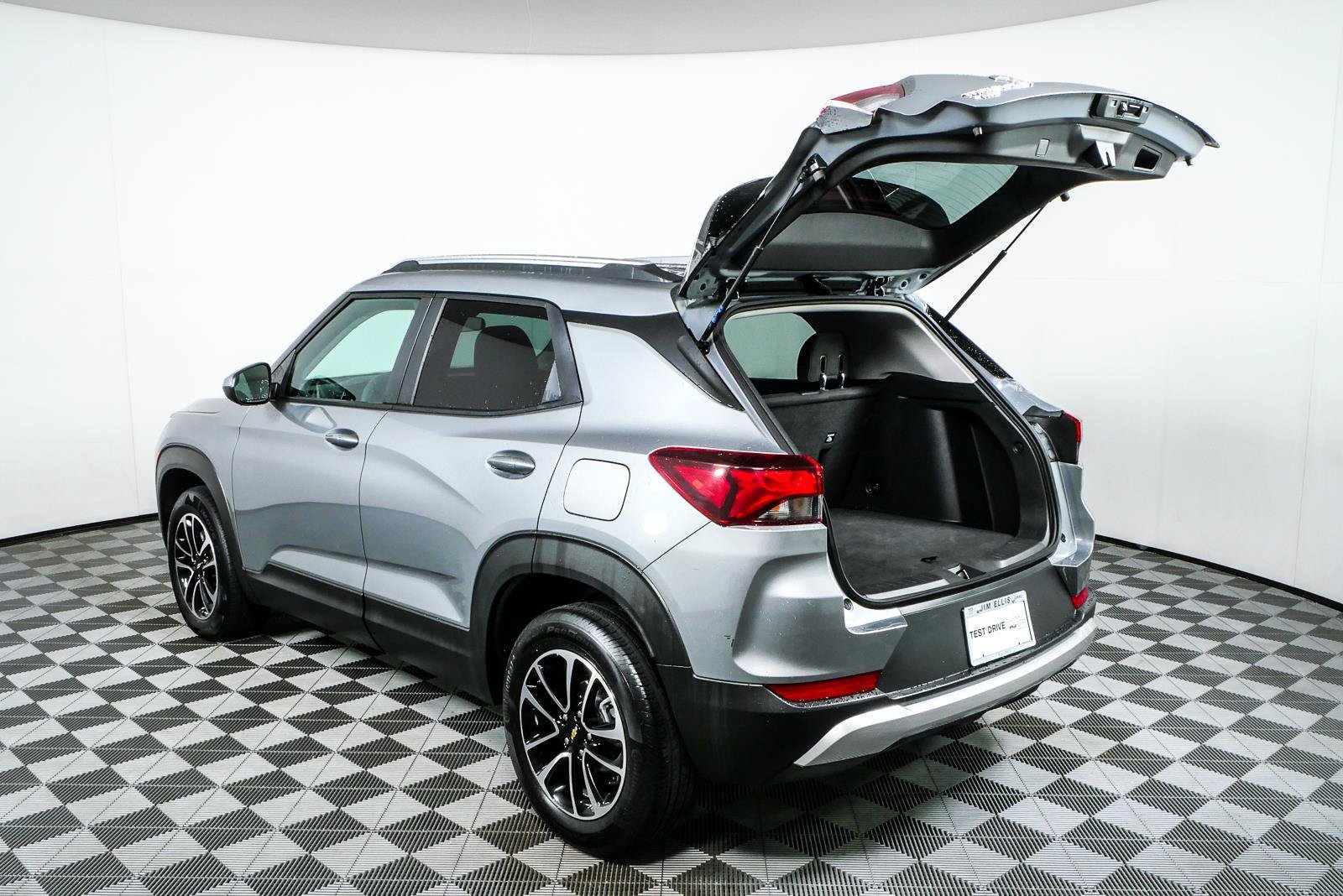 Used 2025 Chevrolet TrailBlazer LT AWD/4WD image 31