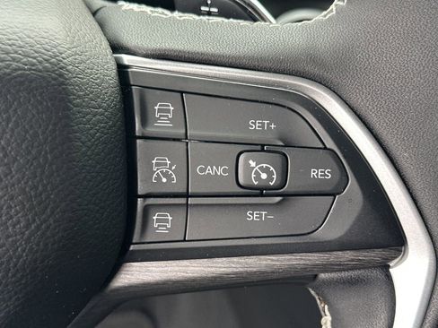 Used 2024 Jeep Grand Cherokee L Limited w/ Black Appearance Package image 29