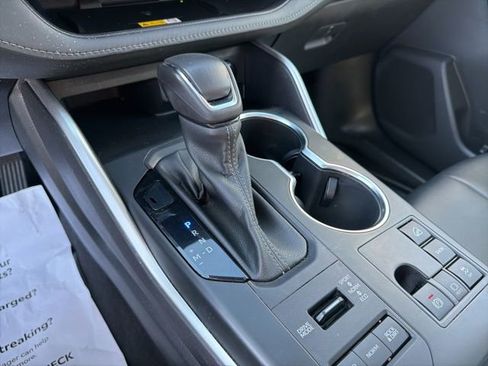 Used 2023 Toyota Highlander L image 22