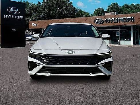 Used 2025 Hyundai Elantra Limited FWD image 16