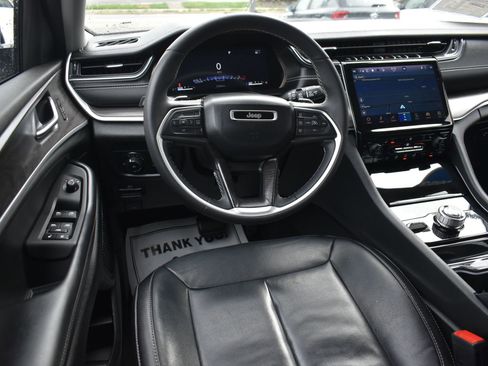 Used 2023 Jeep Grand Cherokee L Limited AWD/4WD image 19