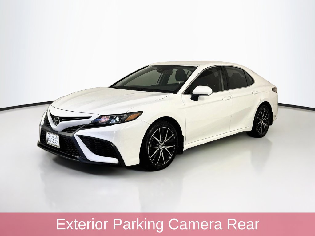 Used 2023 Toyota Camry SE FWD image 3