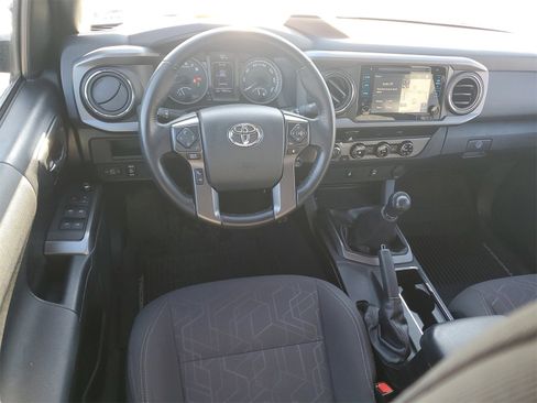 Used 2016 Toyota Tacoma TRD Sport image 11