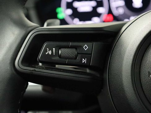 Certified 2024 Porsche Cayenne Coupe image 27