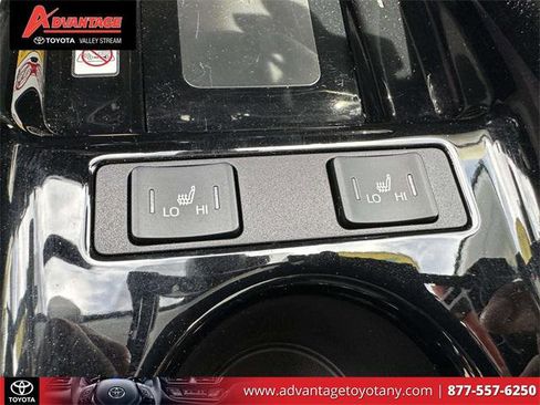 Certified 2022 Toyota Prius XLE image 37
