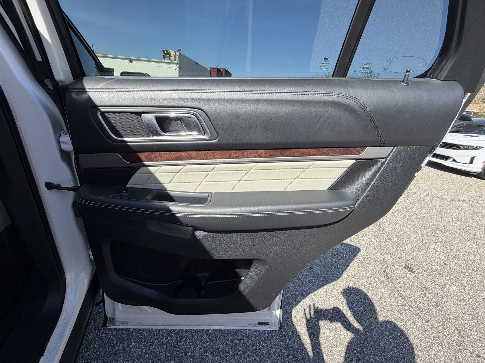 Used 2017 Ford Explorer Platinum AWD/4WD image 27