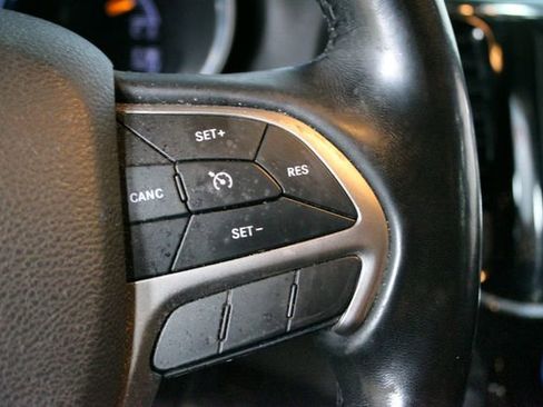 Used 2021 Jeep Grand Cherokee Laredo AWD/4WD image 16