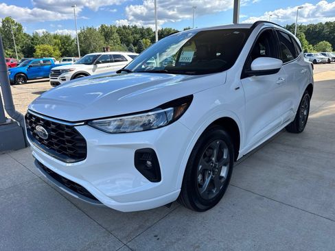 Certified 2023 Ford Escape ST-Line Select w/ Tech Pack #1 AWD/4WD image 3