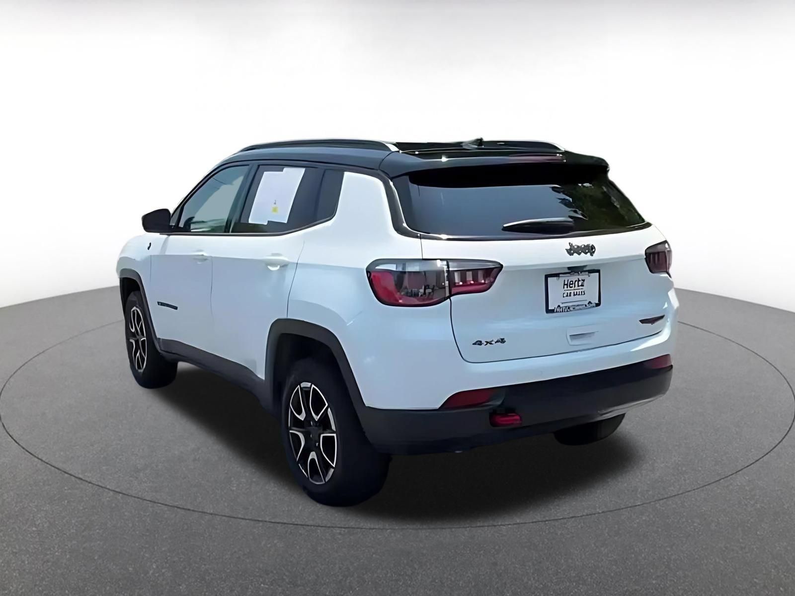 Used 2025 Jeep Compass Trailhawk AWD/4WD image 8