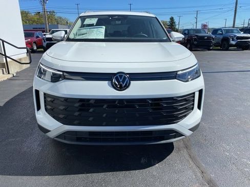 New 2025 Volkswagen Tiguan SE FWD image 18