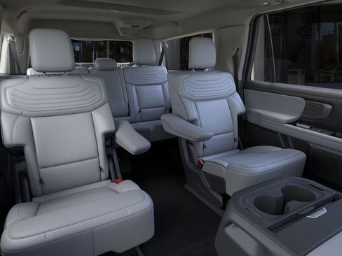 New 2026 Ford Expedition Max Platinum w/ Platinum Ultimate Package AWD/4WD image 11