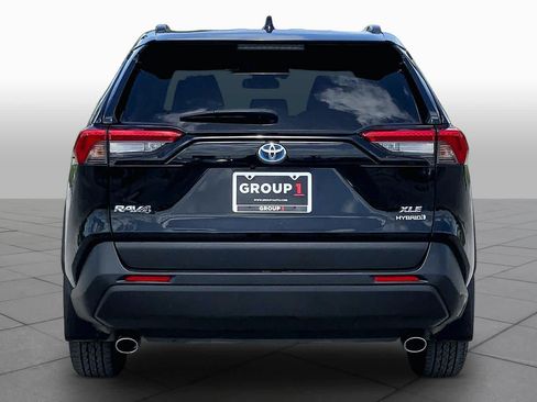 Used 2021 Toyota RAV4 XLE w/ XLE Grade Weather Package AWD/4WD image 5