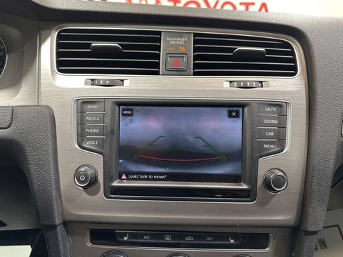 Used 2017 Volkswagen Golf S image 32