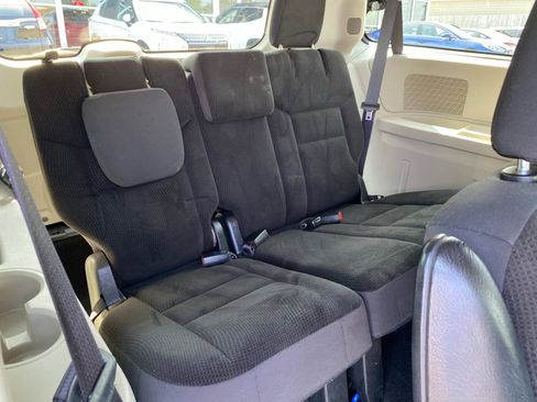 Used 2019 Dodge Grand Caravan SE image 21