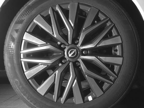 Used 2025 Nissan Altima 2.5 SV FWD image 12