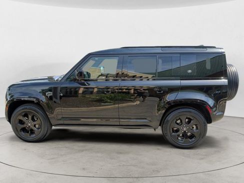 Used 2022 Land Rover Defender 110 X-Dynamic SE AWD/4WD image 7