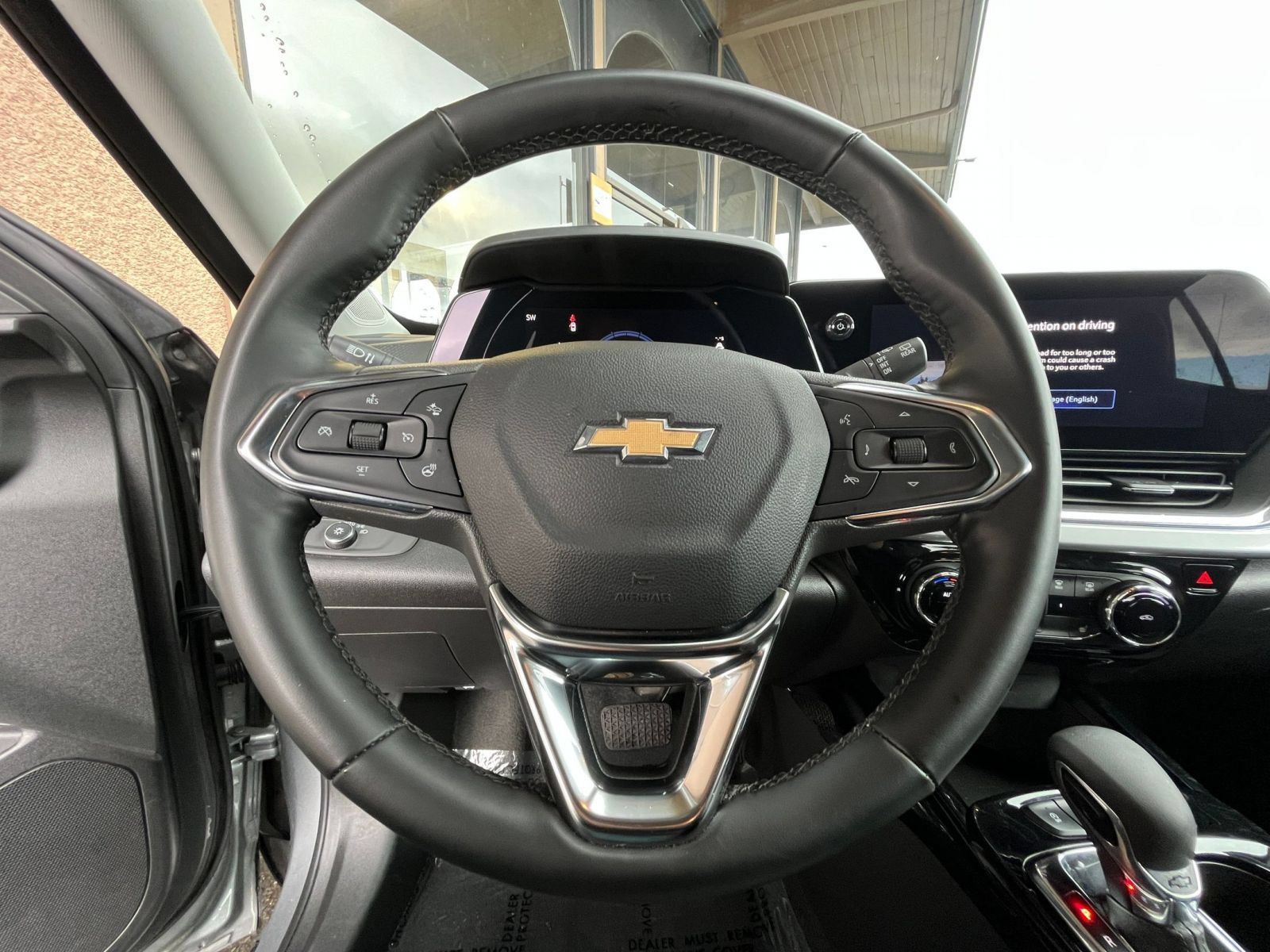 Used 2025 Chevrolet Trax LT w/ LT Convenience Package FWD image 28