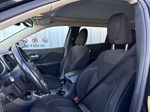 Used 2016 Jeep Cherokee Latitude w/ Comfort/Convenience Group image 10