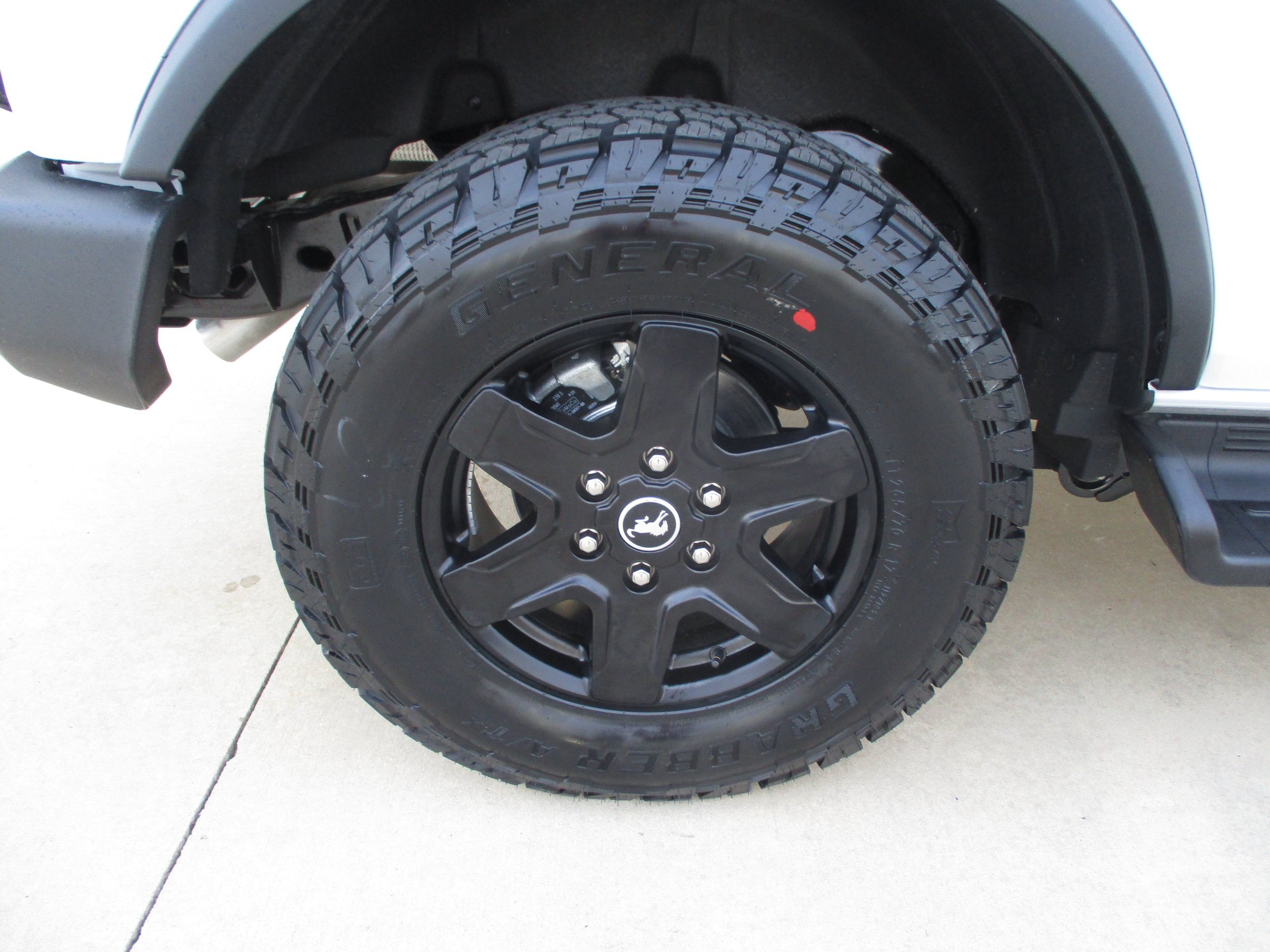Used 2025 Ford Bronco Outer Banks AWD/4WD image 13