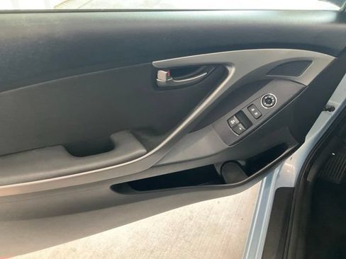 Used 2013 Hyundai Elantra FWD image 3