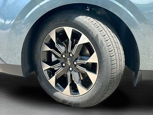 Used 2024 Kia Carnival EX image 31