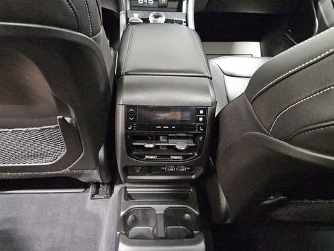 Used 2023 Jeep Grand Cherokee L Limited w/ Luxury Tech Group II AWD/4WD image 15