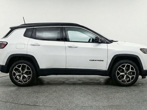 Used 2025 Jeep Compass Limited image 9
