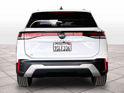 Used 2025 Volkswagen Tiguan SE image 7