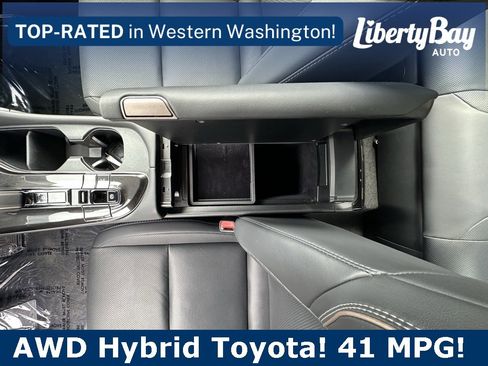 Used 2024 Toyota Crown Limited image 15