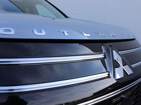 New 2026 Mitsubishi Outlander SE image 11