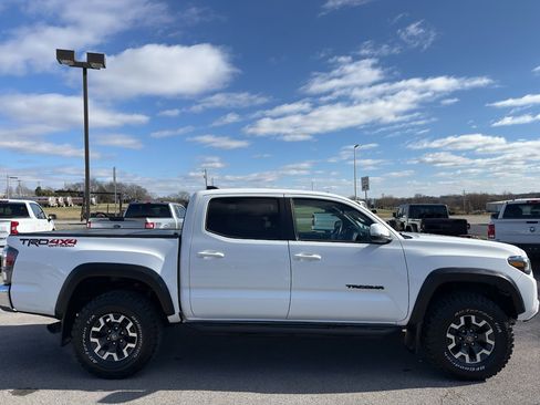 Used 2022 Toyota Tacoma TRD Off-Road image 4